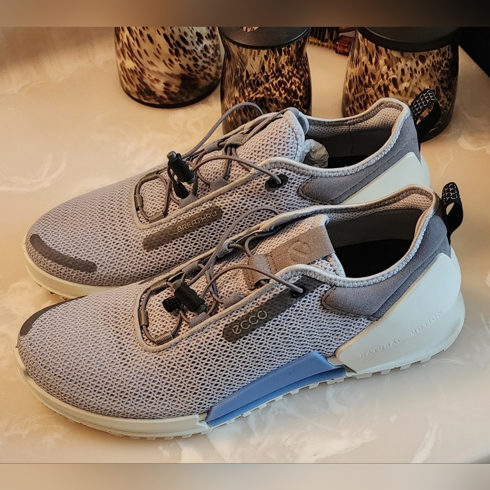 ECCO Biom 2.0 Cross Trainer flawed